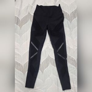 ALO sixe med black leggings mesh front